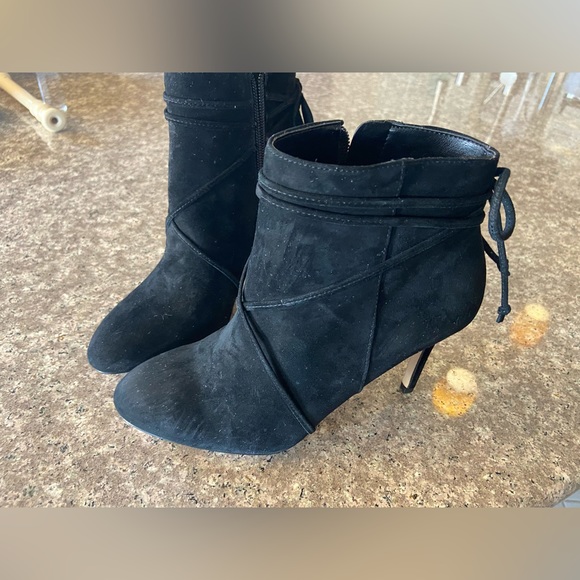 Ann Taylor Ankle Booties - black suede - SIZE 5M - Picture 2 of 7